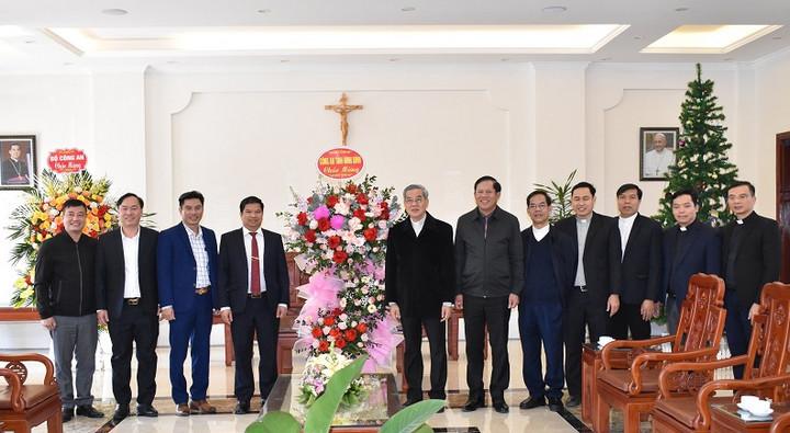 Ministry of Public Security delegation congratulate Phat Diem Diocese on occasion of Christmas
