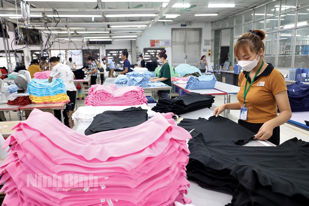 Labour market sees bustling activities in year-end month