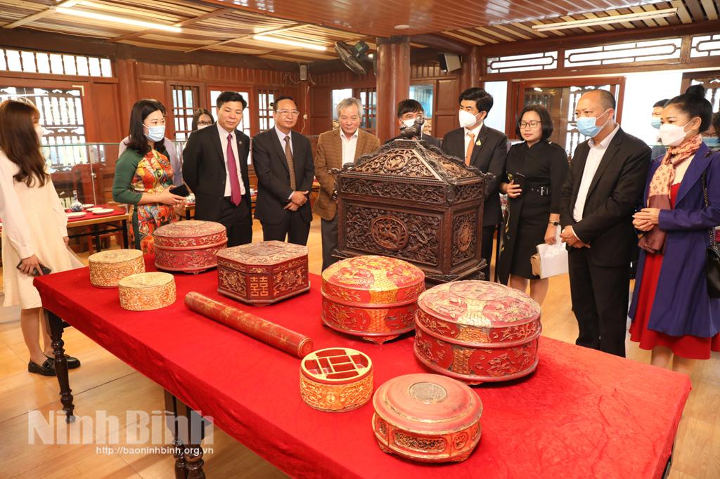 Exhibition displays Vietnamese antiques in Ninh Binh