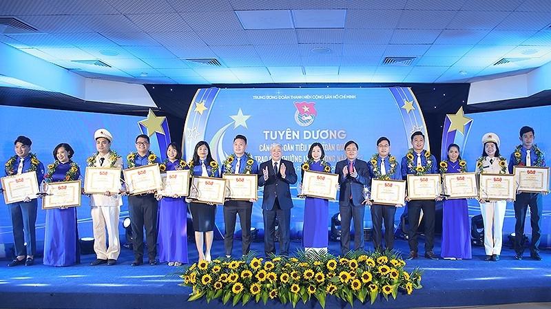 Over 90 outstanding youth union officials honoured with Ly Tu Trong Award