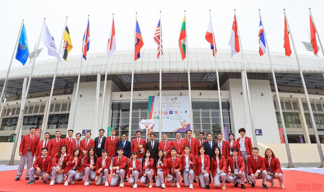 SEA Games 31's flag-hoisting ceremony held in Hanoi