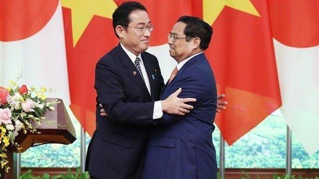 Japanese PM concludes successful visit to Vietnam