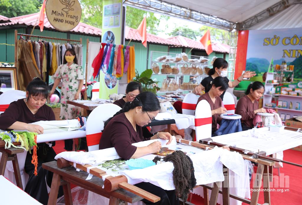 Ninh Binh Tourism Week - A chance to promote traditional handicrafts
