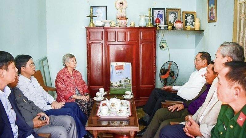 Practical actions taken to pay tribute to revolutionary contributors