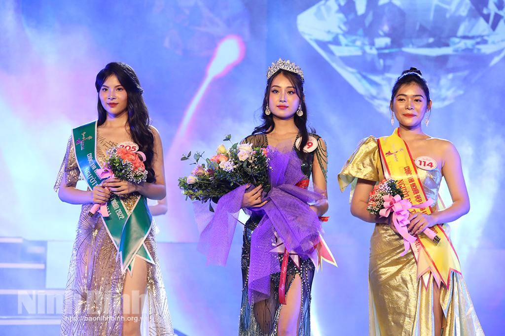 Pham Giang My crowns Miss Hoa Lu 2022 beauty pageant