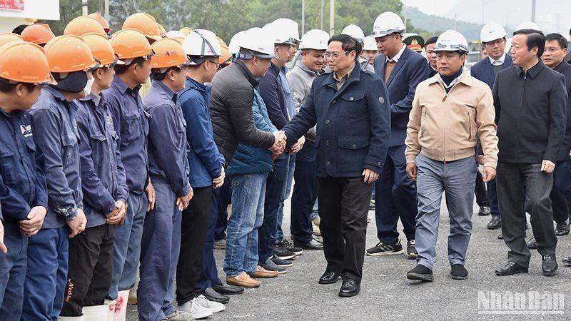 PM examines Mai Son - National Highway 45 project