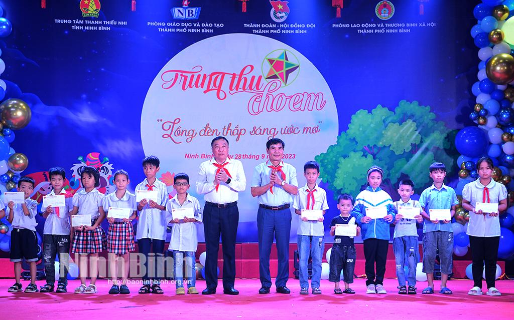 Activities bring joy to children during Mid-Autumn Festival