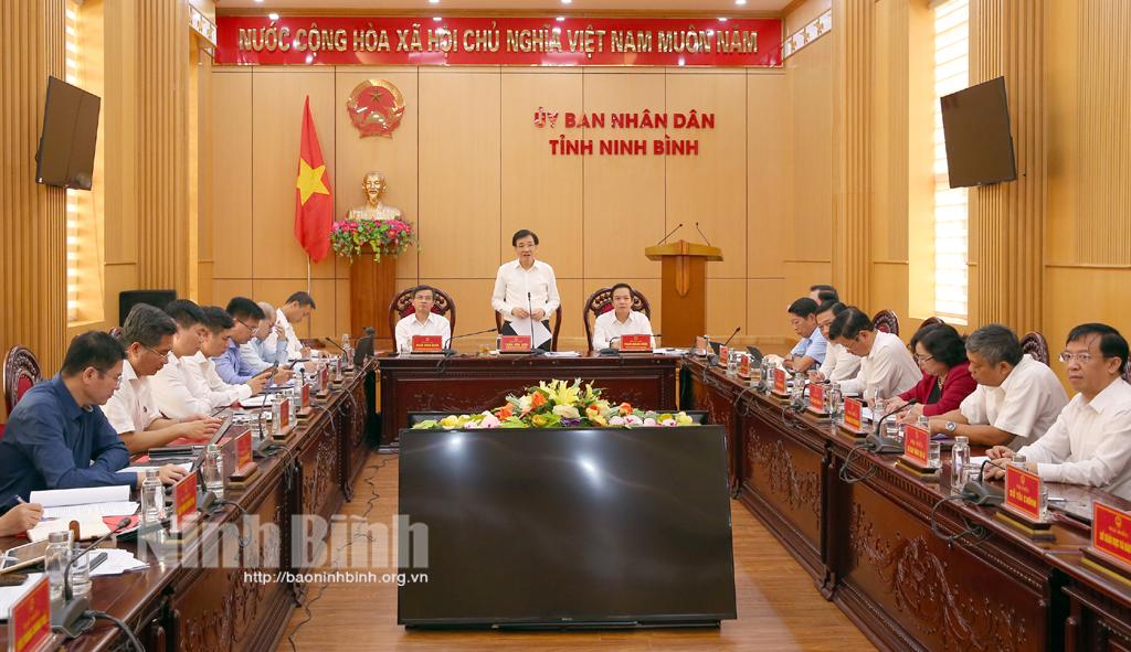 Government's delegation works with Ninh Binh's leaders