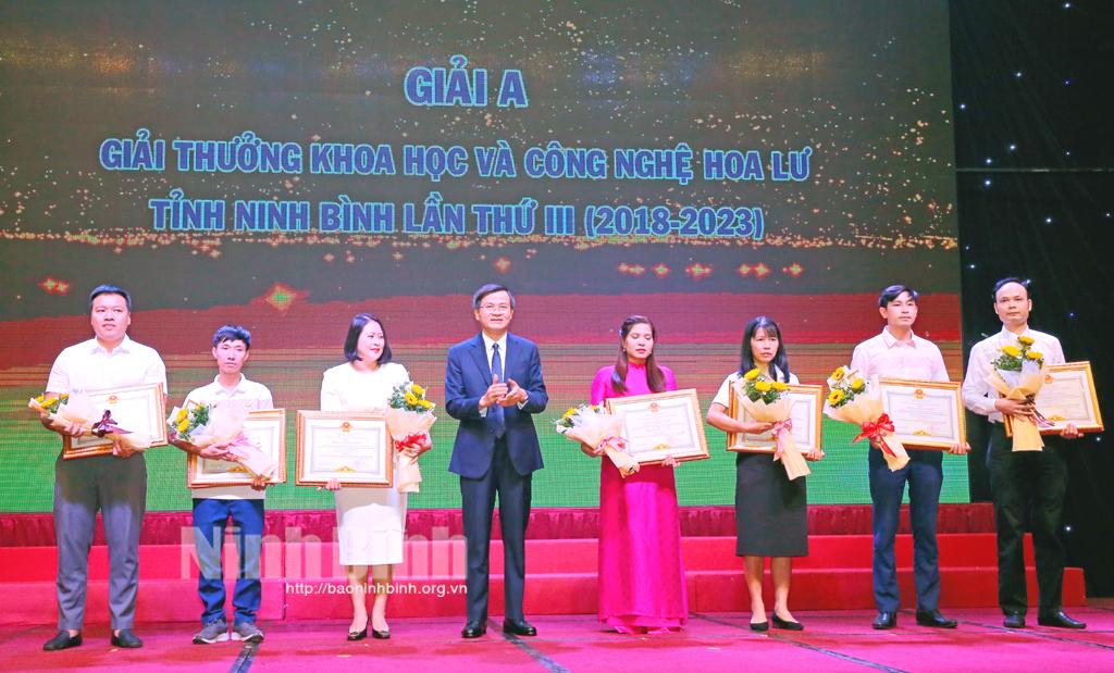 Ninh Binh honours winners of 115 technical projects, solutions, models and products