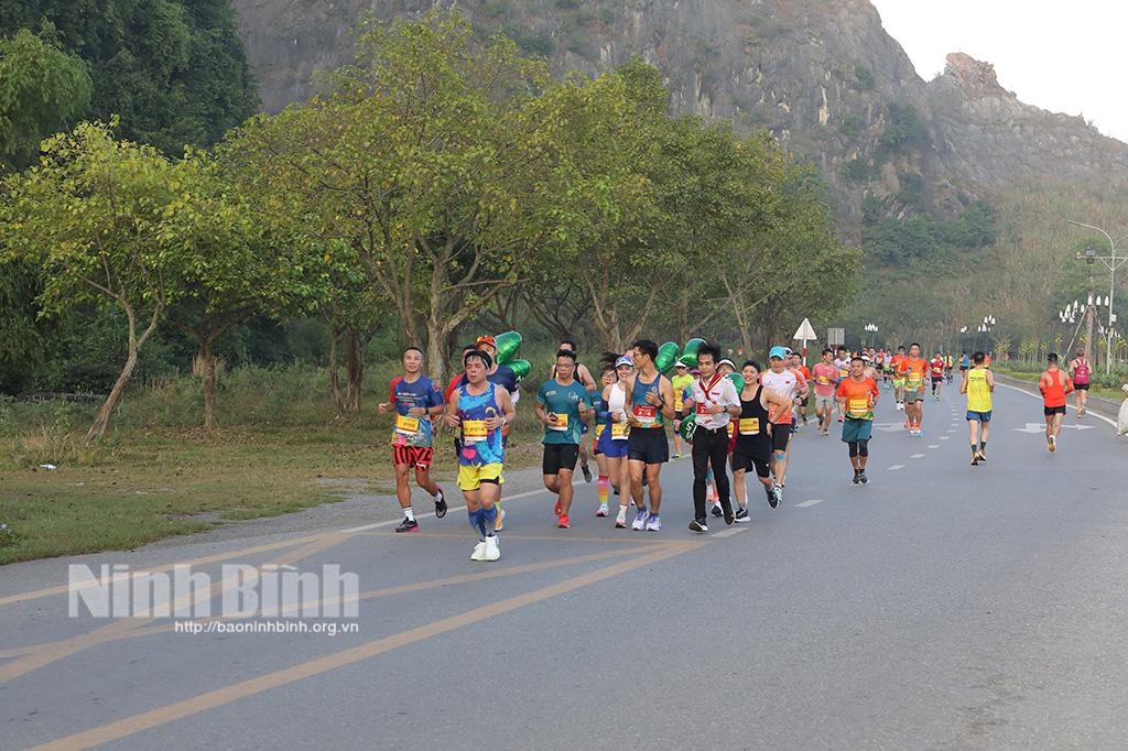 3,000 runners participate in Trang An Marathon 2023