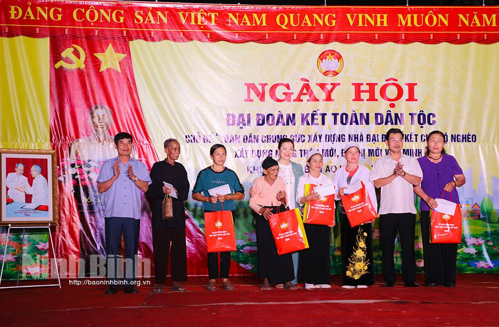 Vice President of the Vietnam Fatherland Front Central Committee joins great national unity festival in Ninh Binh
