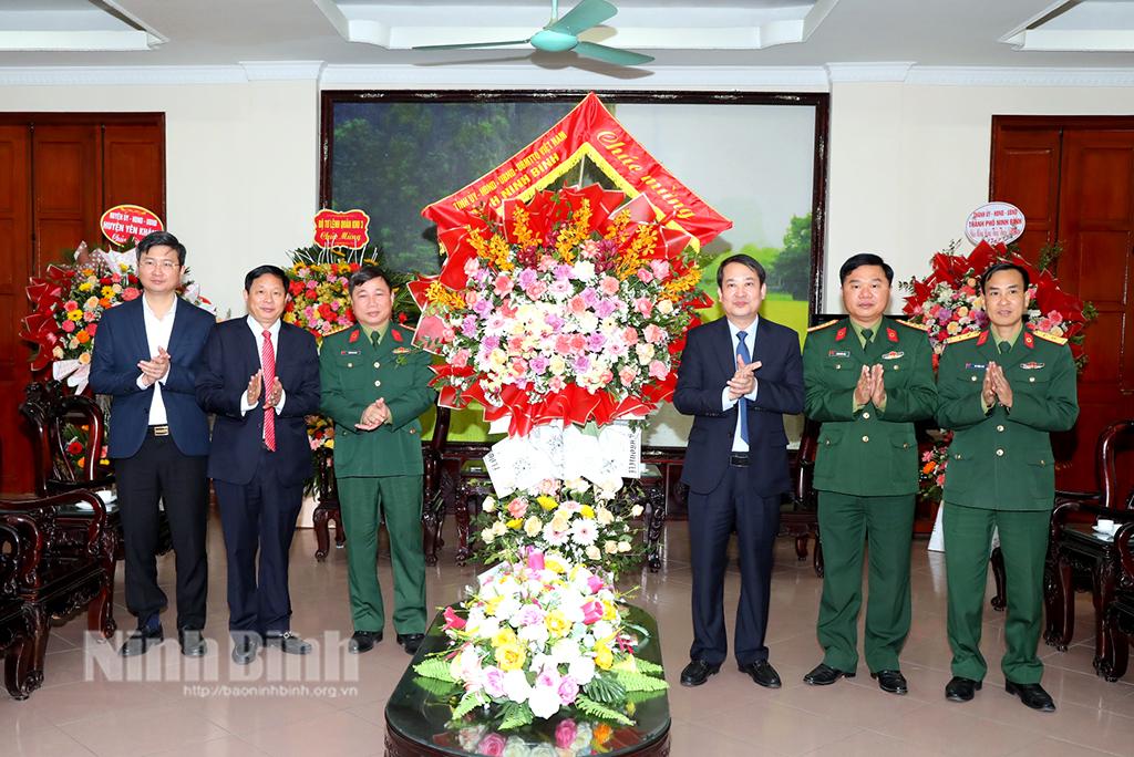 Ninh Binh's leaders congratulate medical workers on Vietnameser Doctor's Day