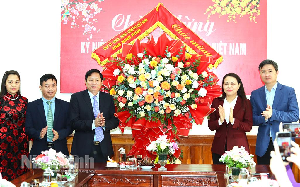Secretary of provincial Party Committee extends greetings to medical workers on Vietnamese Doctor's Day