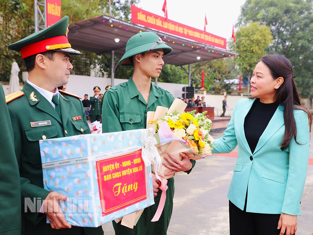 Ninh Binh's localities hold send-off ceremonies for new recruits