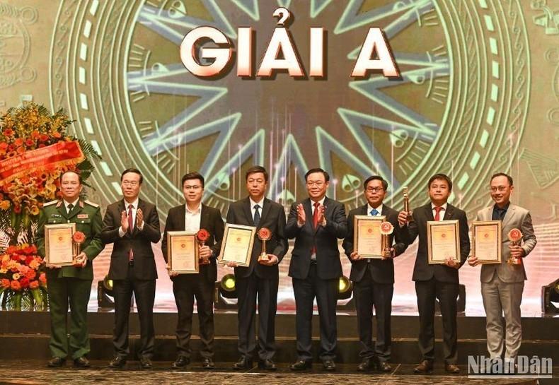 Seventh National Press Awards on Party Building presented