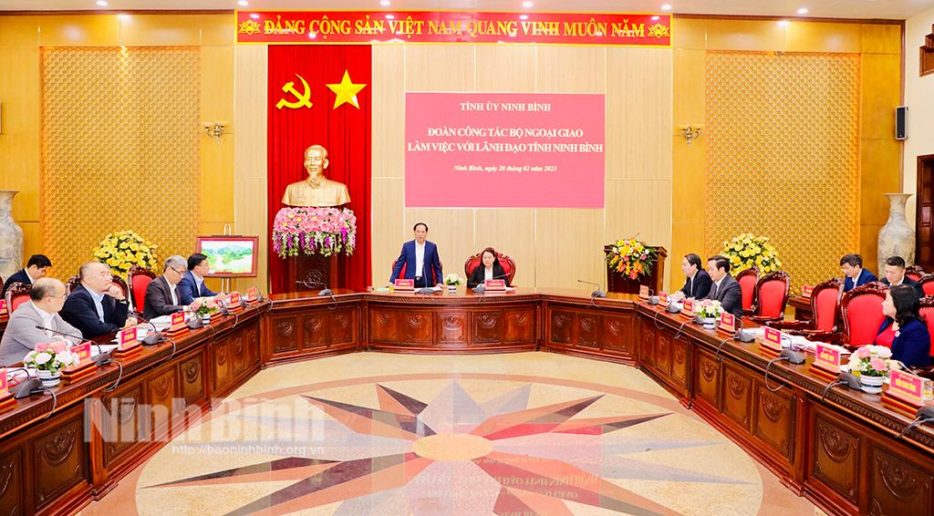 Delegation of Ministry of Foreign Affairs works with Ninh Binh's leaders