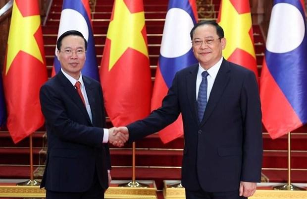 President Vo Van Thuong meets with Lao Prime Minister, NA Chairman in Vientiane