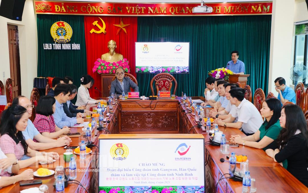 Trade union delegation of Gangwon province pays working visit to Ninh Binh