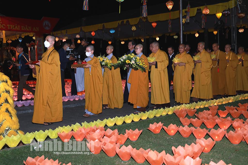 Grand requiem held in Hoa Lu ancient capital to pray for national peace