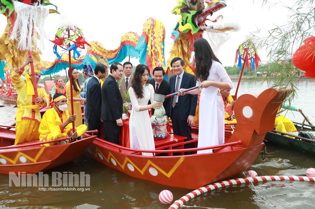Hoa Lu Festival 2023' water procession held