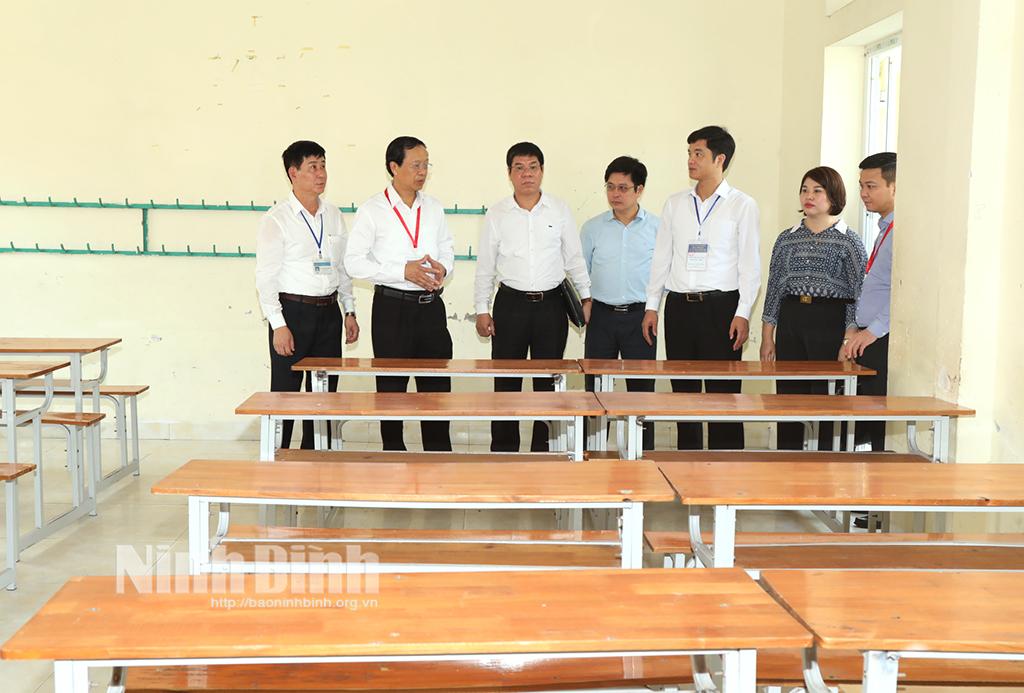 Deputy Minister of Education and Training inspects preparations for national high school graduation exam in Ninh Binh