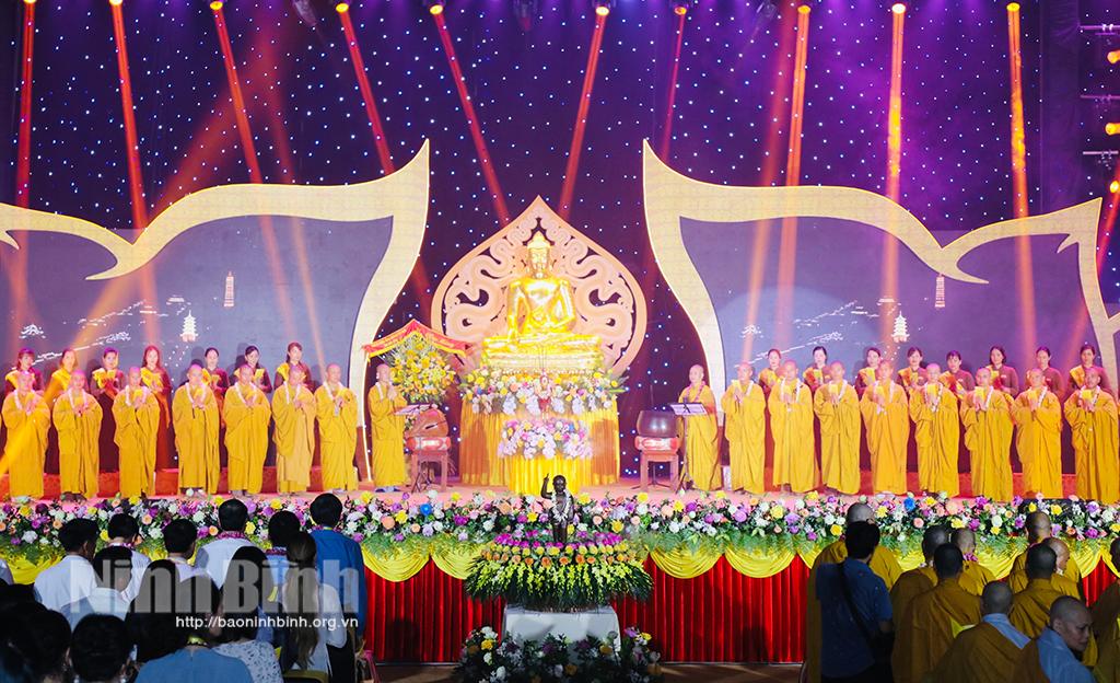 Buddha's 2567th birthday held in Ninh Binh province