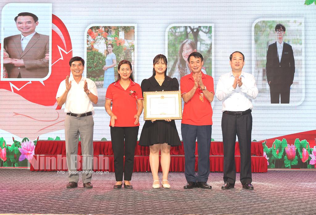 Ninh Binh honours nearly 200 outstanding individuals in voluntary blood donation