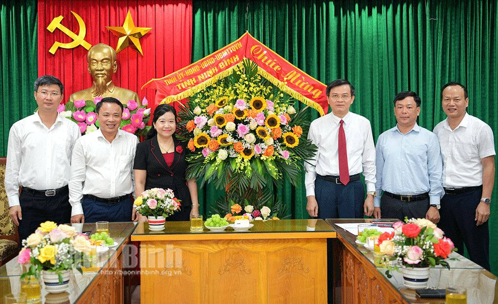 Secretary of provincial Party Committee congratulates press agencies on Vietnam Revolutionary Press Day