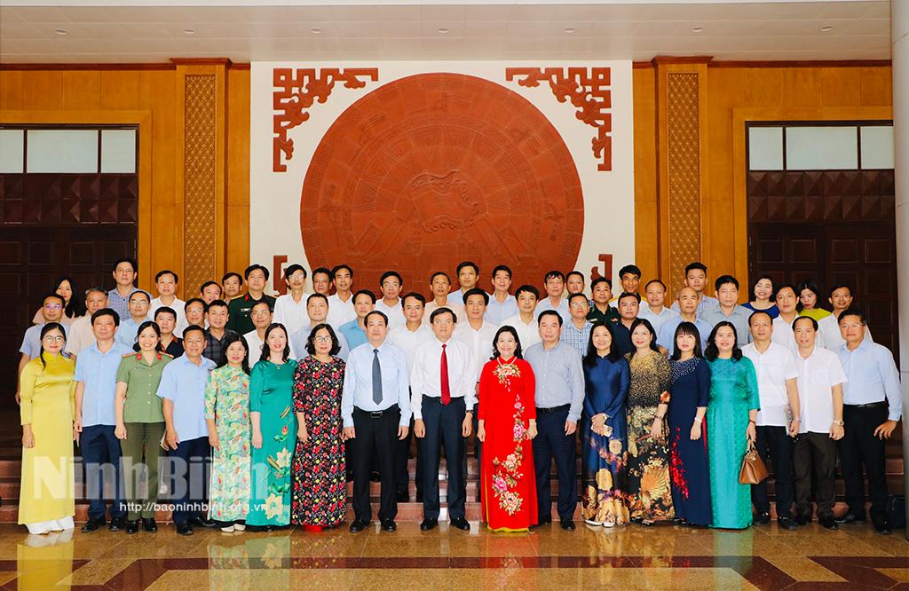 Provincial Party Committee's Standing Board meets with press agencies