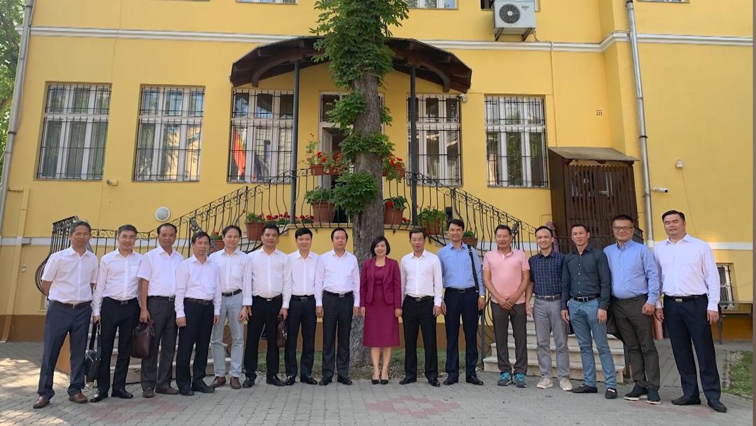 Ninh Binh's delegation pays working visit to Hungary