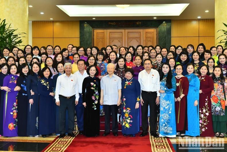 Party General Secretary meets with 15th National Assembly's female deputies