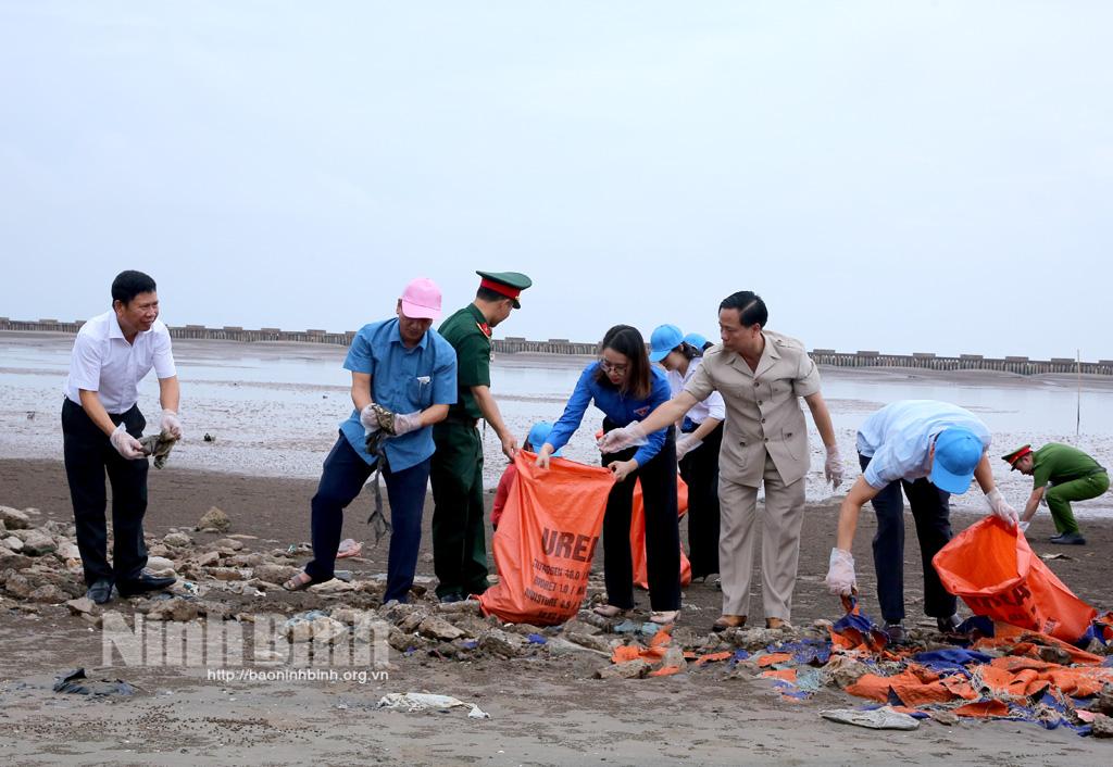 Campaign launched to clean up sea in Kim Son district