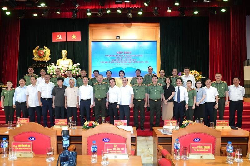Public security ministry hosts meeting with journalists ahead of Vietnam Revolutionary Press Day