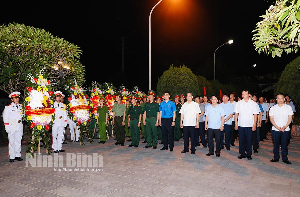 Localities organise candle-lighting ceremonies in tribute to heroic martyrs