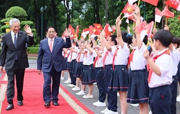 Welcome ceremony held for Singaporean Prime Minister