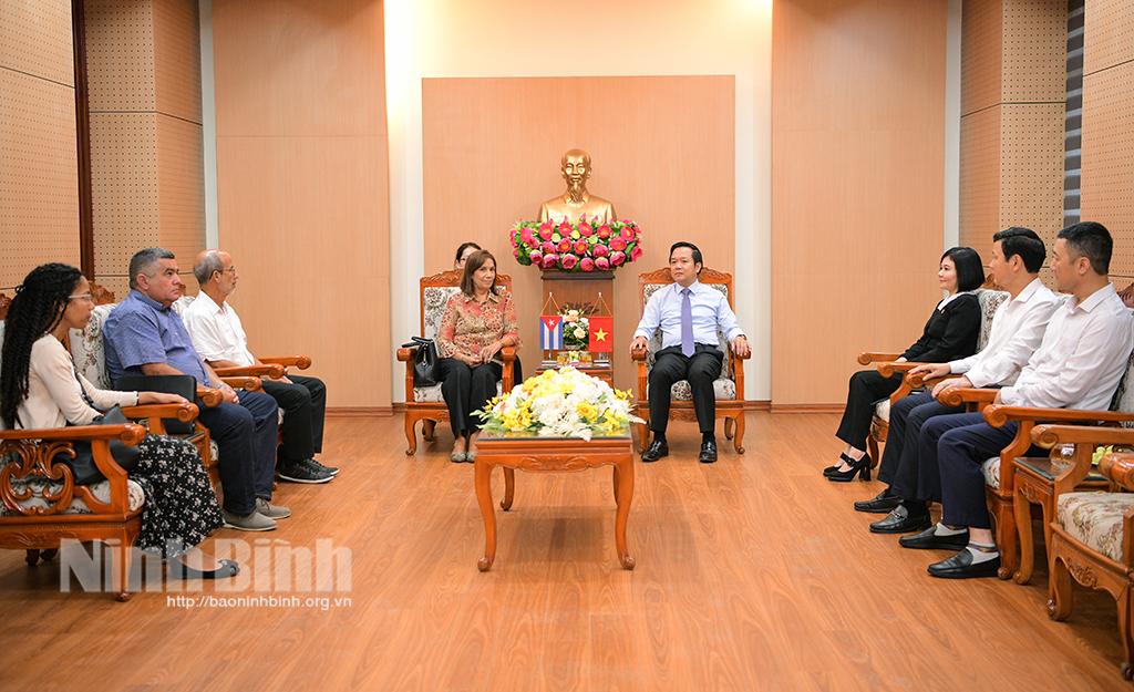 Chairman of provincial People's Committee receives delegation from Cuban National Assembly of People's Power