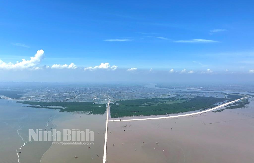 Binh Minh 4 dyke expected to facilitate socio-economic development in Kim Son