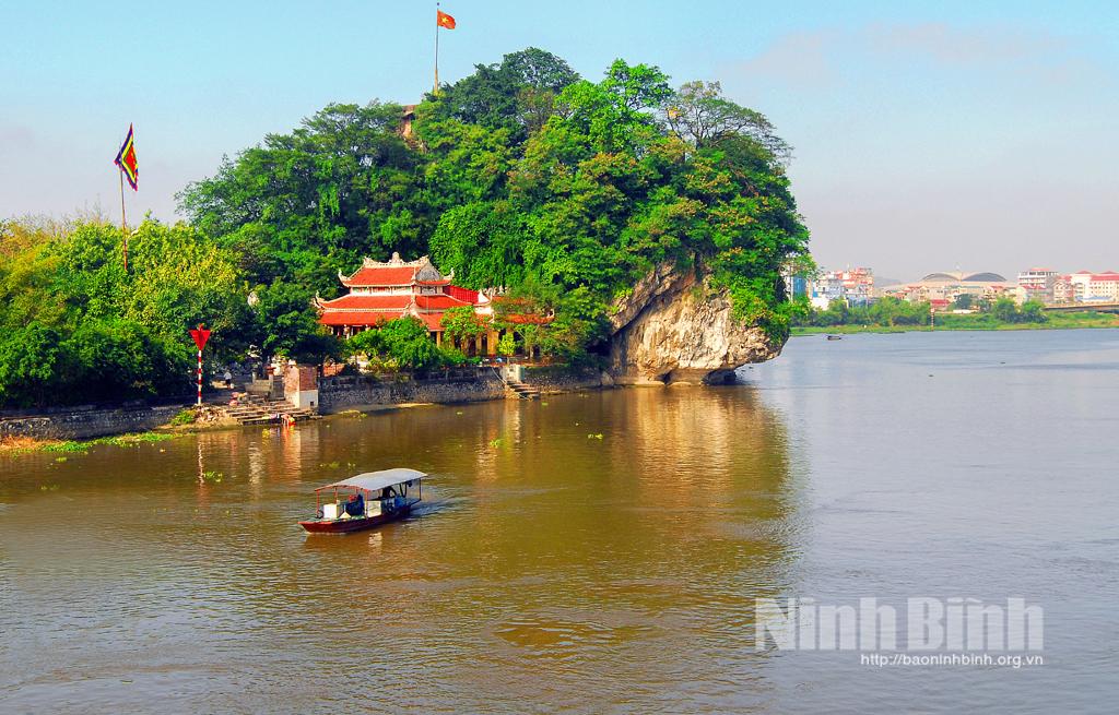 Visiting heritage land of Thuy mountain and Van river