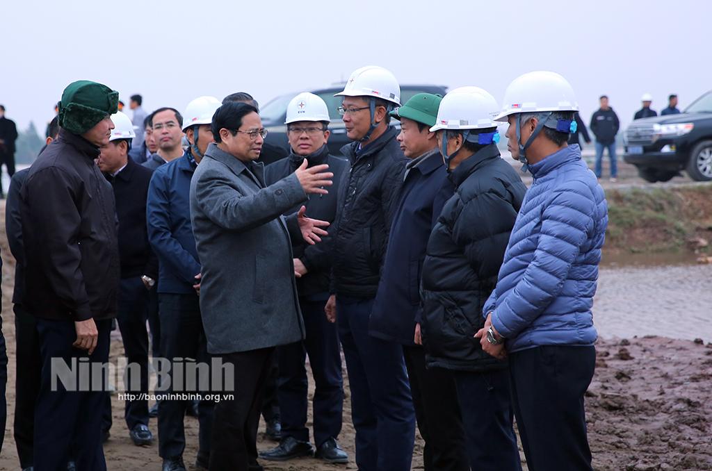 PM inspects electricity transmission project