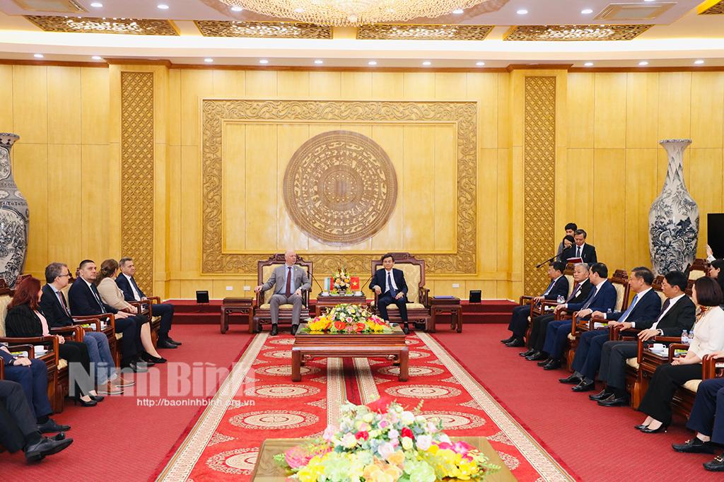 High-ranking delegation of Bulgarian National Assembly pay working trip to Ninh Binh
