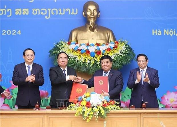 Vietnam, Laos agree on major cooperation orientations for 2024
