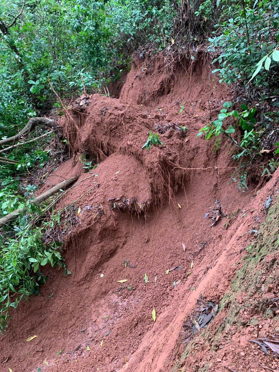 Ninh Binh declares landslide-related emergency situation at Veo hill in Nho Quan district