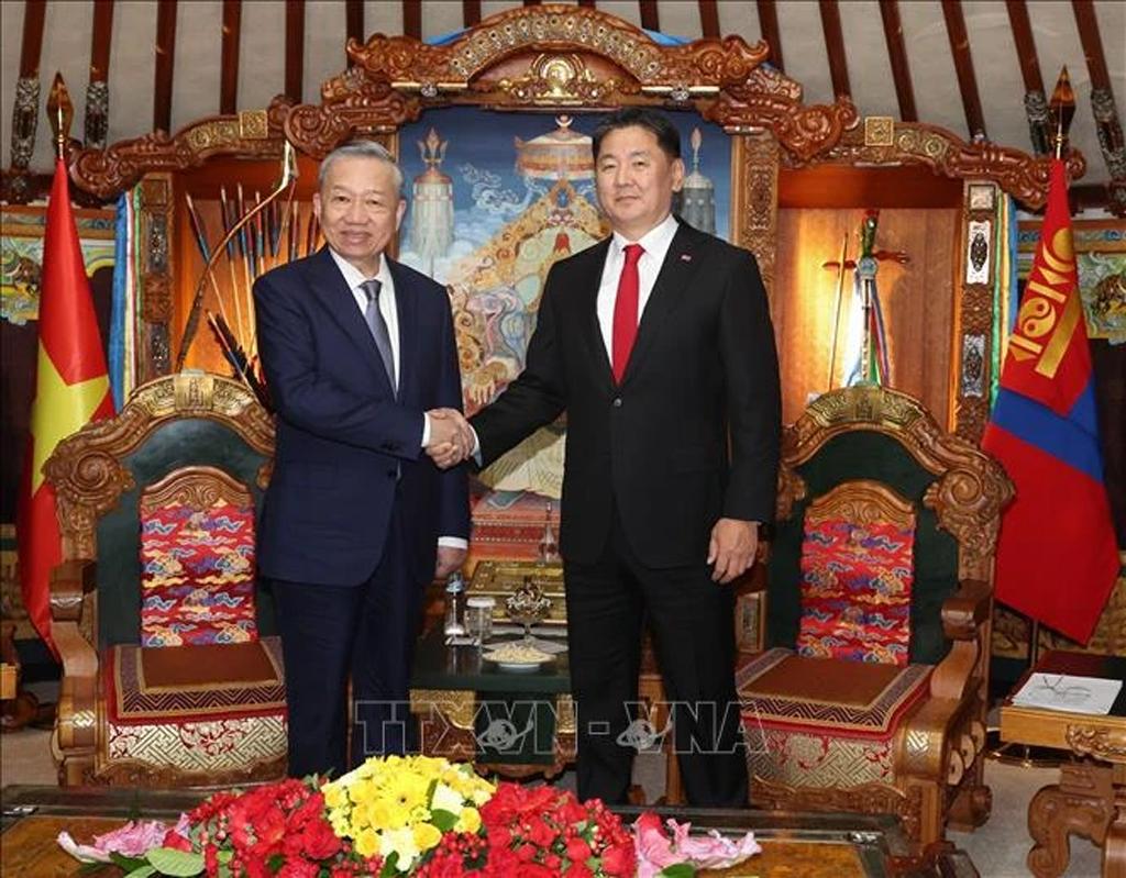 Vietnamese, Mongolian leaders hold talks