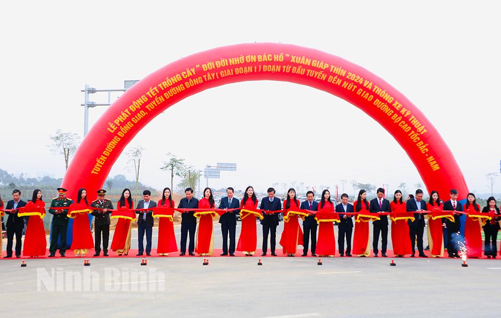 Provincial leaders attend "Tree planting festival" and inauguration of Dong Giao road, East-West road's section