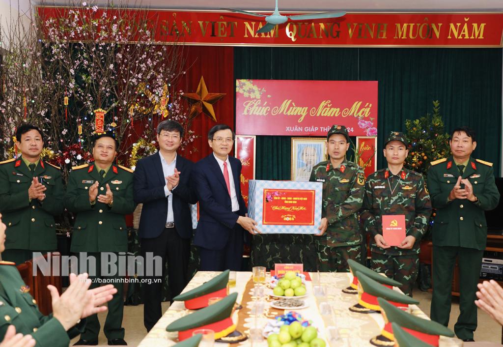 Provincial leaders extend Tet greetings to forces on duty during Tet holidays