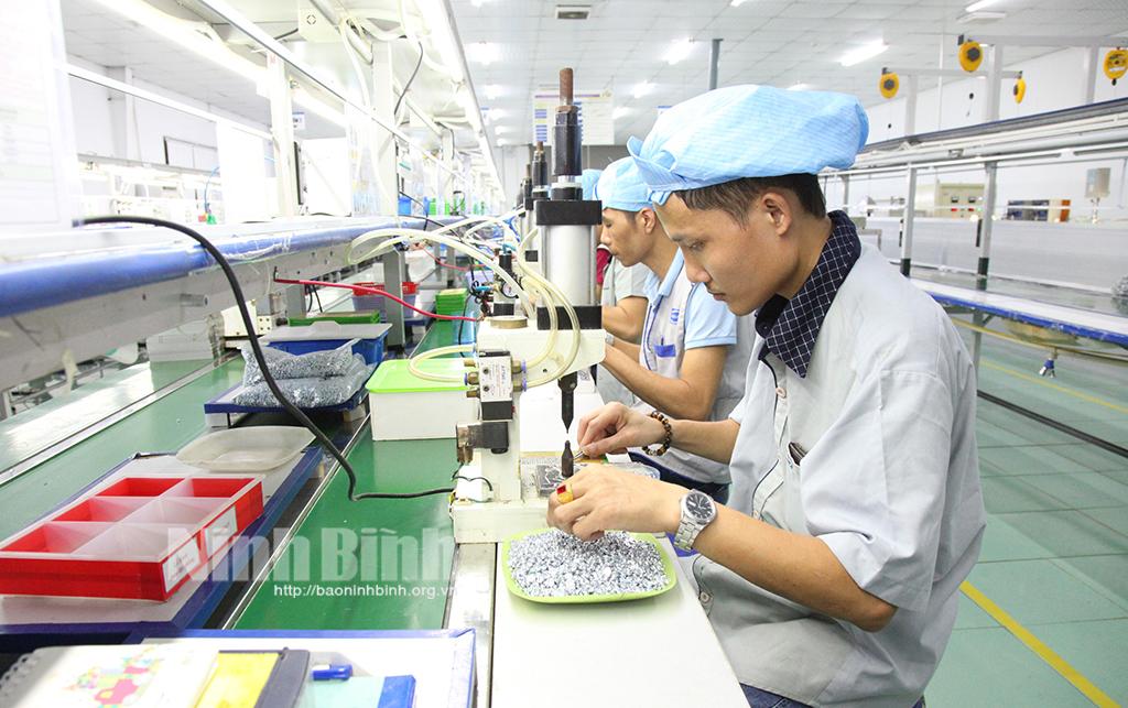 Ninh Binh works to create jobs for local labourers