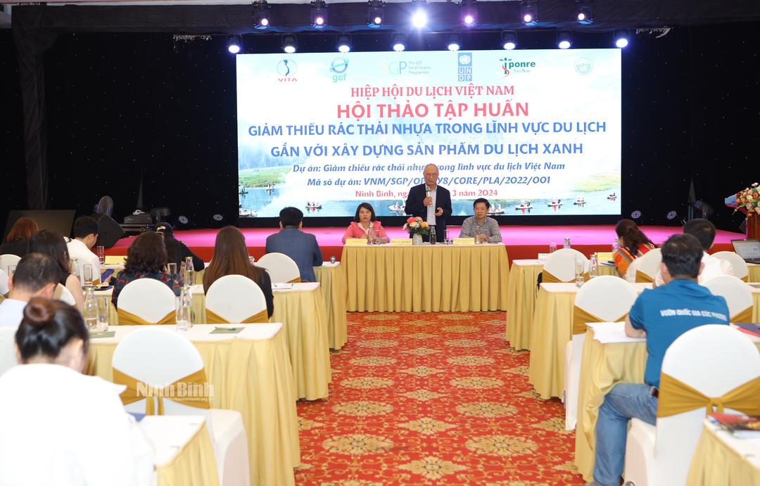 Ninh Binh hosts training workshop on plastic waste reduction in tourism
