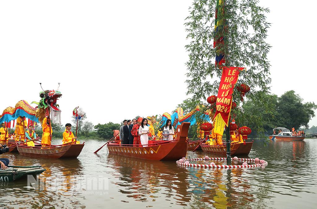 Hoa Lu Festival 2024 opens with water procession