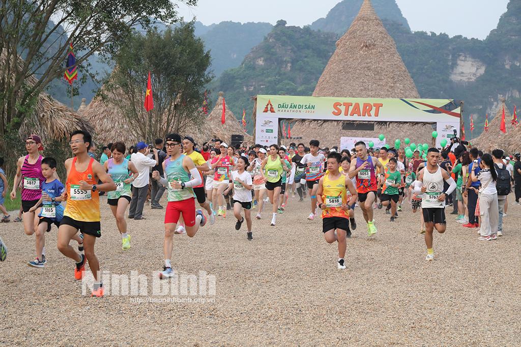 Nearly 3,000 runners participate Trang An Marathon 2024