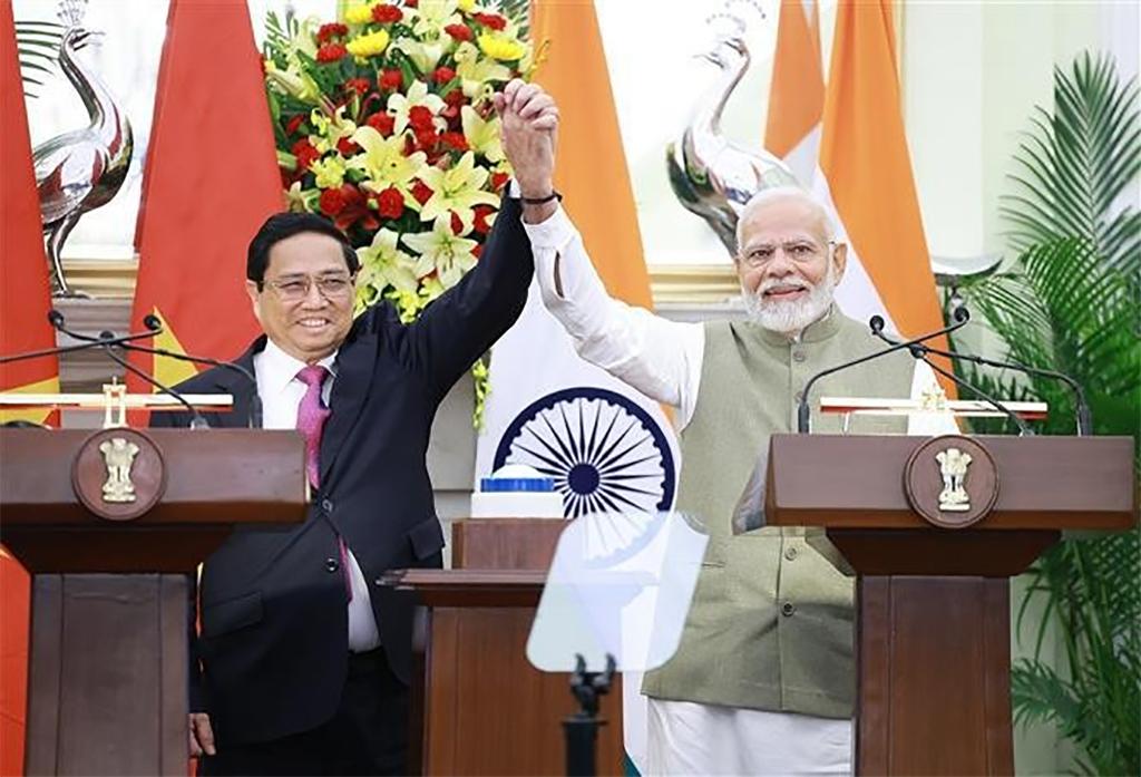 Vietnamese, Indian PMs announce outcomes of talks at press conference